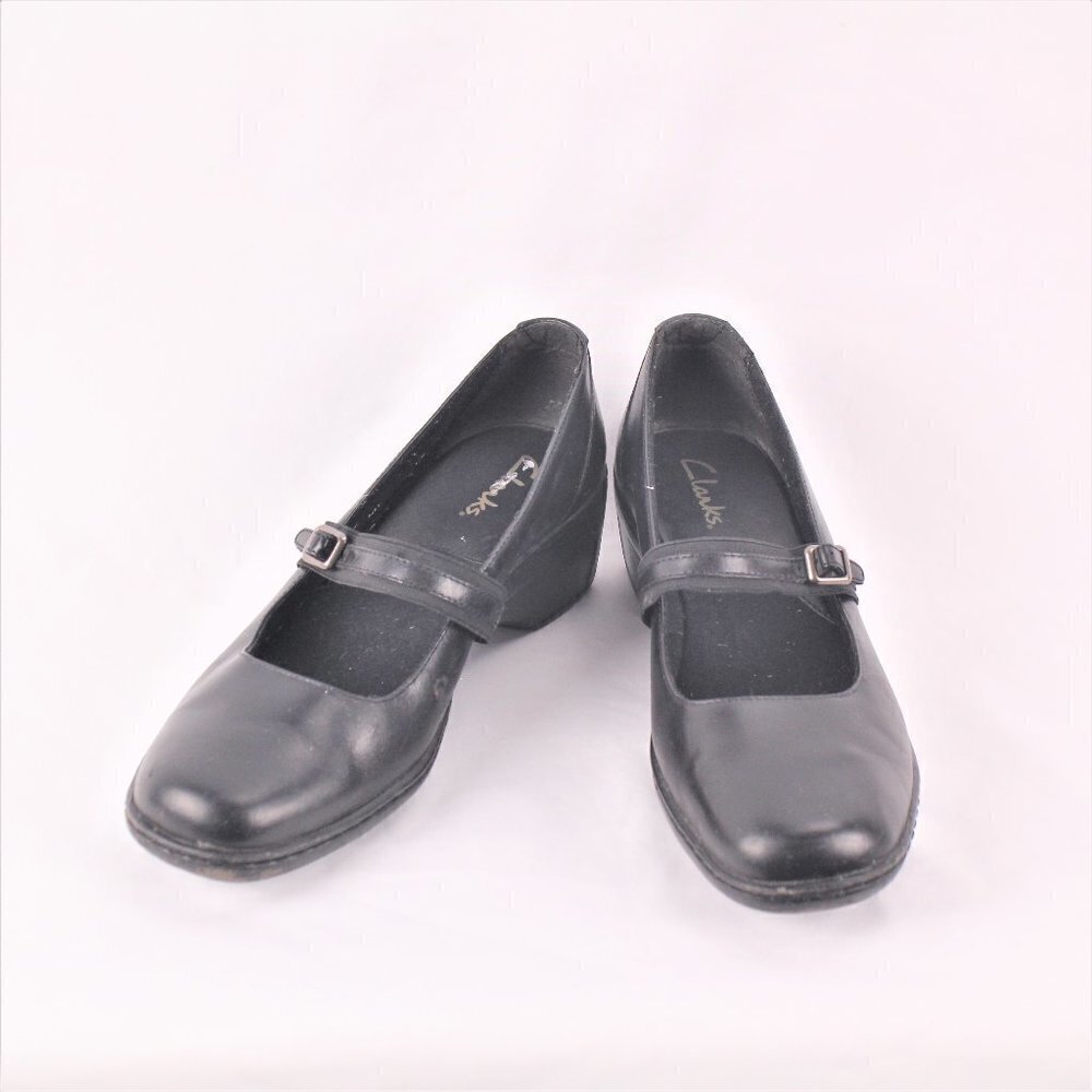 Women Clarks Shoes Size 8.5 *